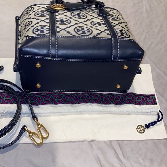 Tory Burch Perry T monogram small triple compartment tote - Picture 2 of 8